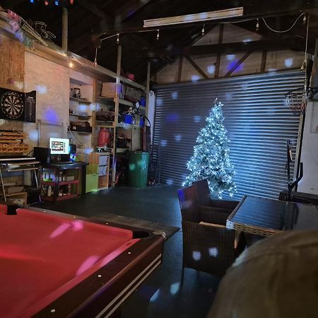Big Fireplace Aga Hot Tub Wet Room Barn Garage ラネリー エクステリア 写真
