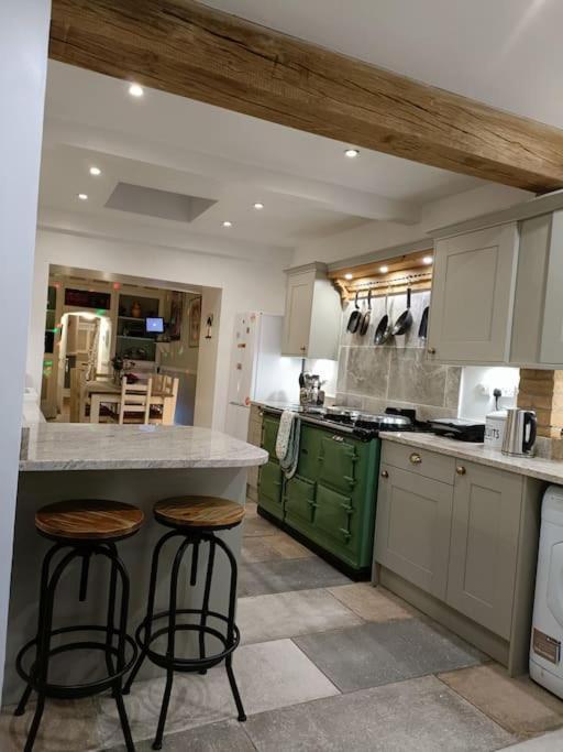 Big Fireplace Aga Hot Tub Wet Room Barn Garage ラネリー エクステリア 写真