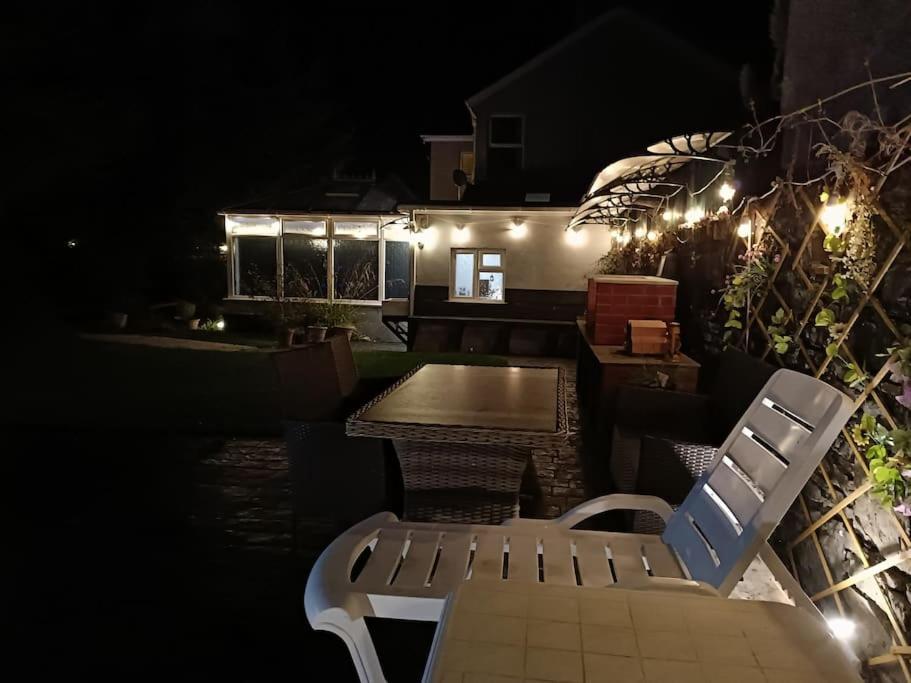 Big Fireplace Aga Hot Tub Wet Room Barn Garage ラネリー エクステリア 写真