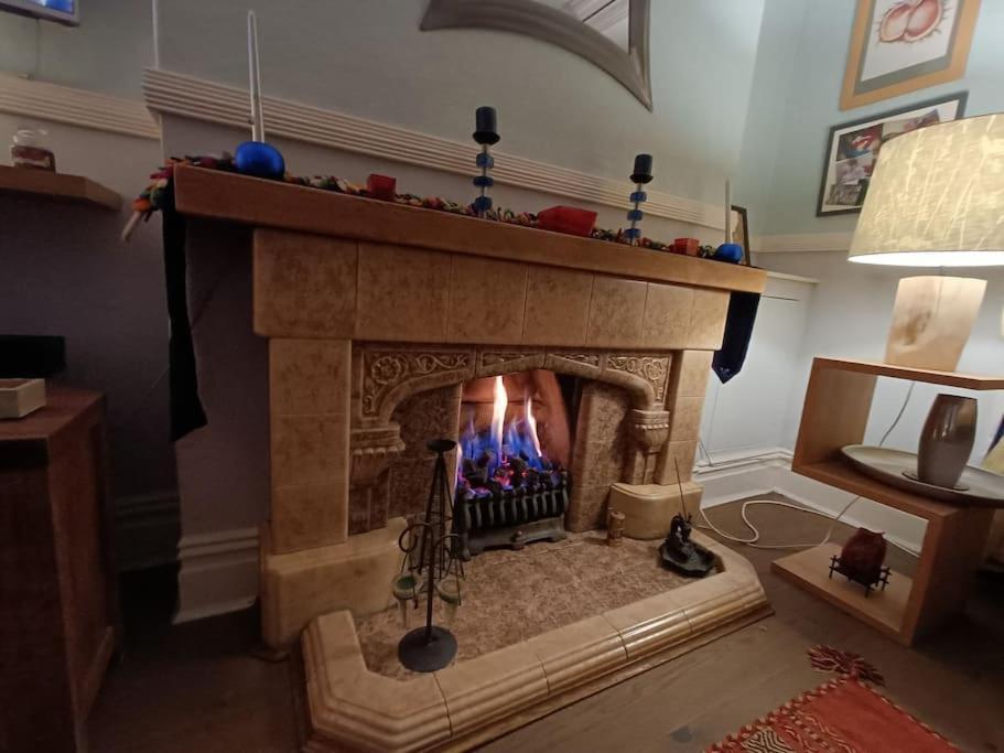 Big Fireplace Aga Hot Tub Wet Room Barn Garage ラネリー エクステリア 写真