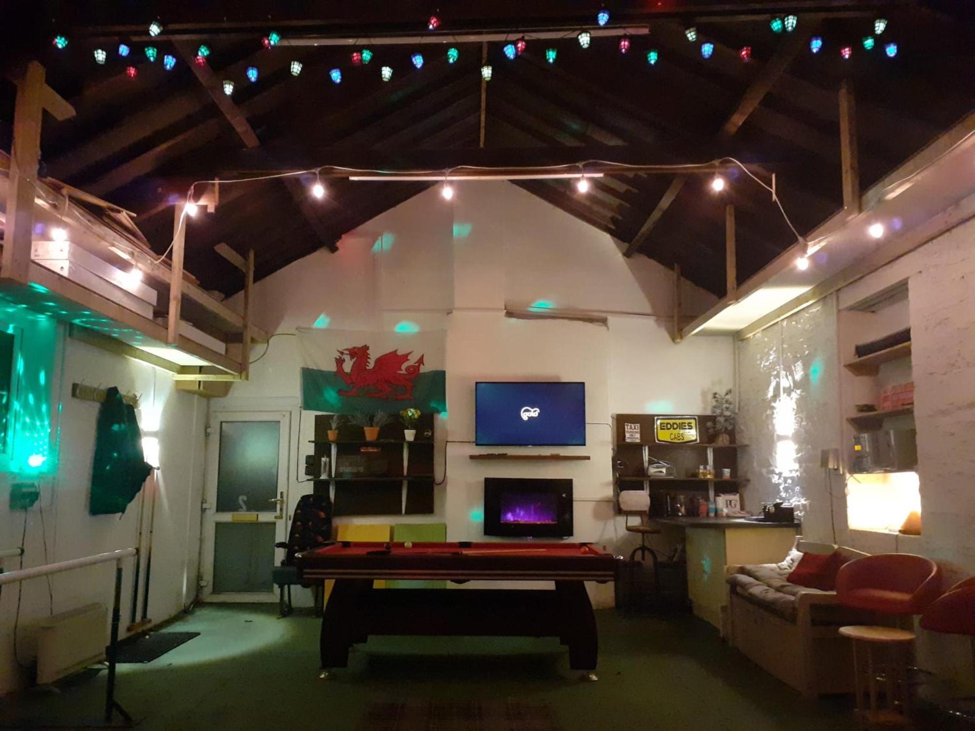 Big Fireplace Aga Hot Tub Wet Room Barn Garage ラネリー エクステリア 写真